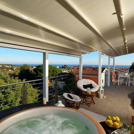 Giovanna Con Terrazza Panoramica, Jacuzzi E Sauna Loano