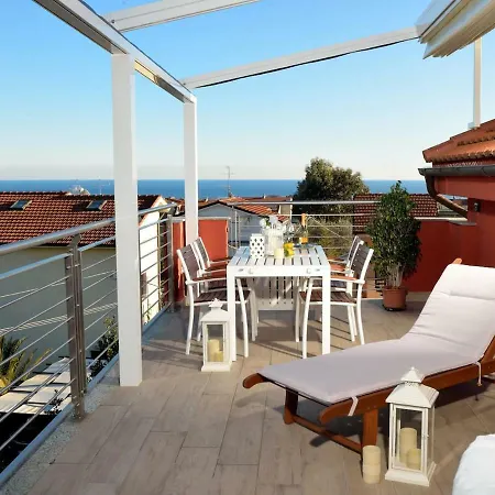 Giovanna Con Terrazza Panoramica, Jacuzzi E Sauna * Loano