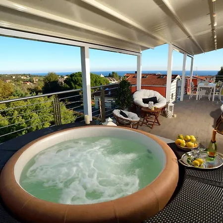 Giovanna Con Terrazza Panoramica, Jacuzzi E Sauna * Loano