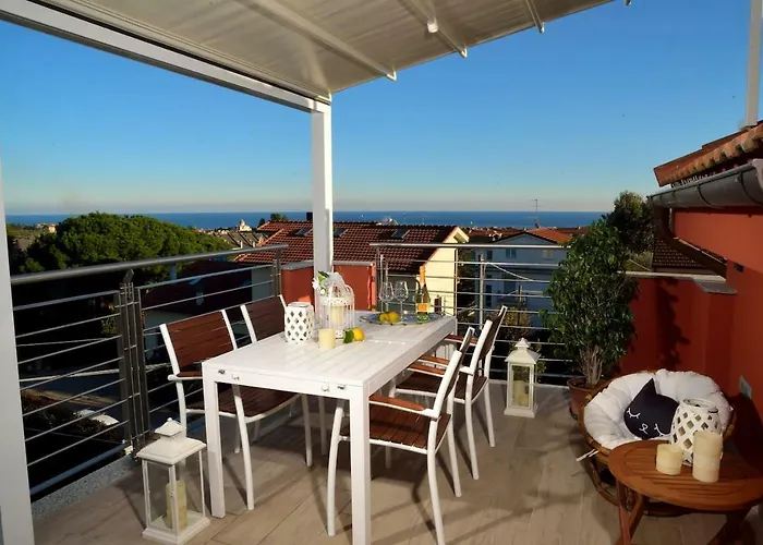 Giovanna Con Terrazza Panoramica, Jacuzzi E Sauna Loano