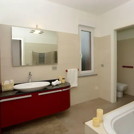 Giovanna Con Terrazza Panoramica, Jacuzzi E Sauna Semesterbostad *