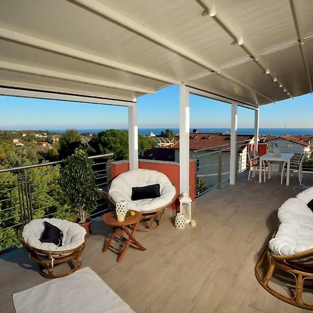 Giovanna Con Terrazza Panoramica, Jacuzzi E Sauna Semesterbostad Loano