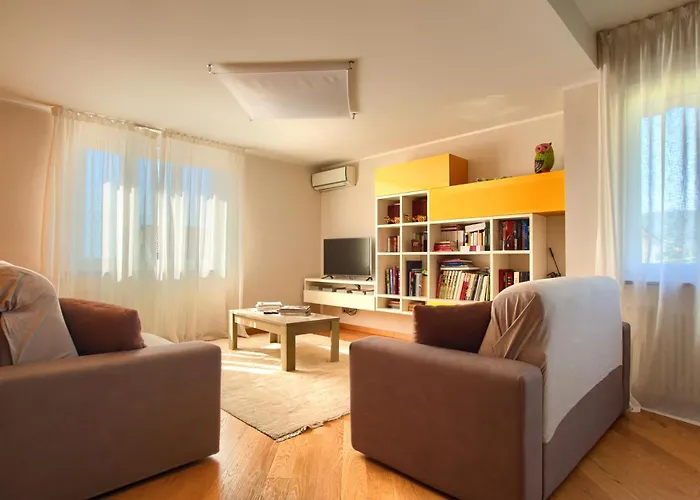 Giovanna Con Terrazza Panoramica, Jacuzzi E Sauna Nyaraló