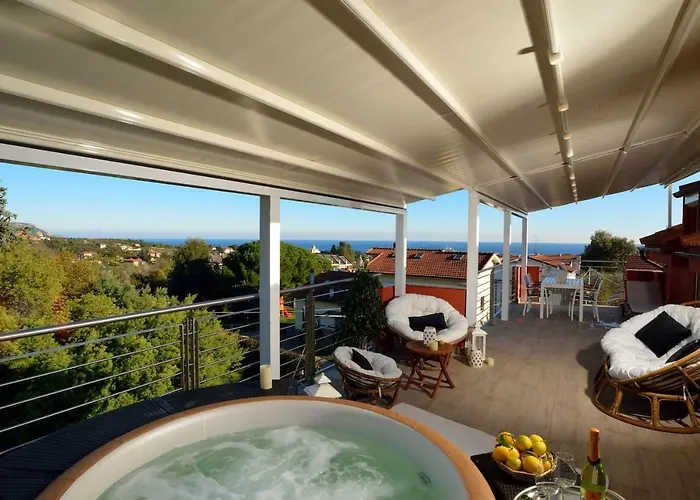 Giovanna Con Terrazza Panoramica, Jacuzzi E Sauna Loano