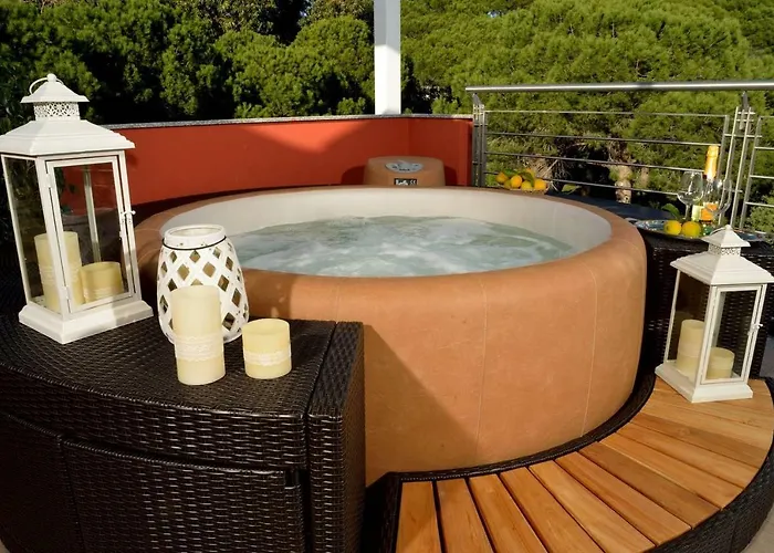 Giovanna Con Terrazza Panoramica, Jacuzzi E Sauna Nyaraló *