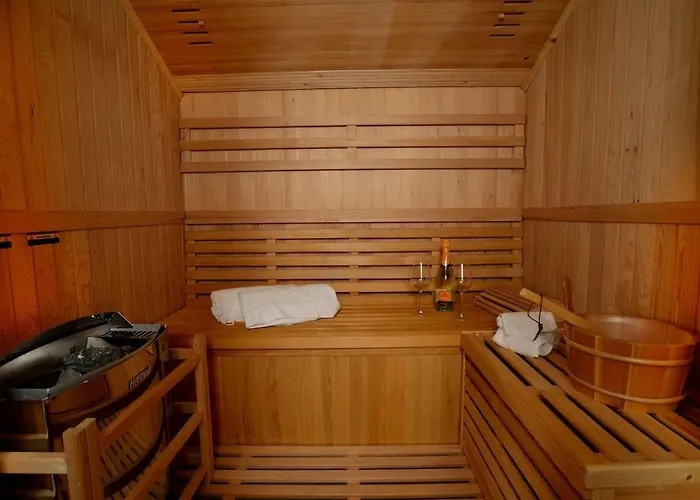 Giovanna Con Terrazza Panoramica, Jacuzzi E Sauna Loano