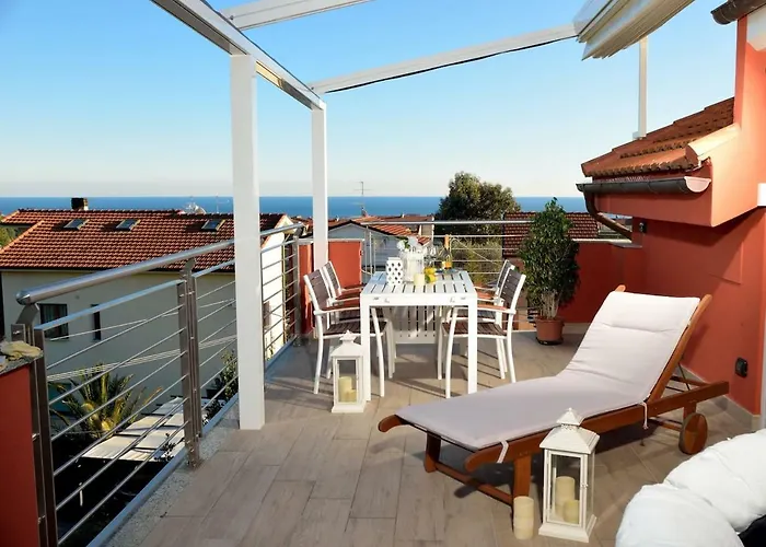 Giovanna Con Terrazza Panoramica, Jacuzzi E Sauna * Loano