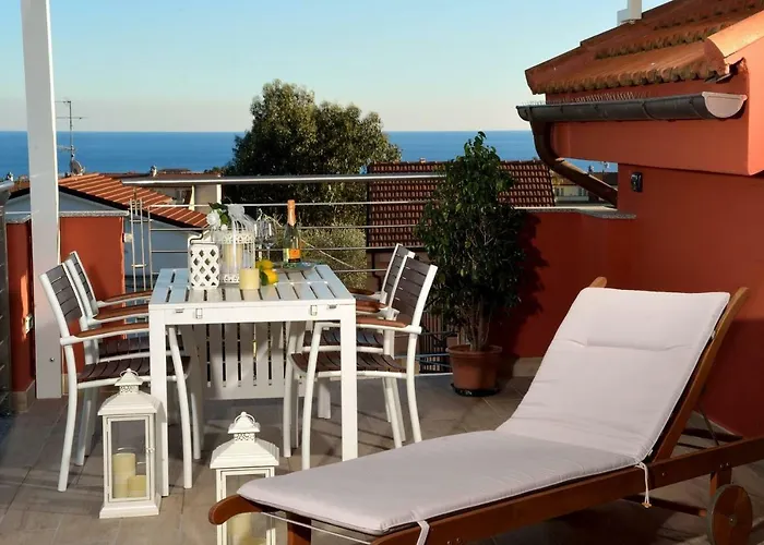 Giovanna Con Terrazza Panoramica, Jacuzzi E Sauna Loano