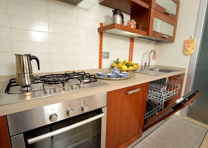 Giovanna Con Terrazza Panoramica, Jacuzzi E Sauna Loano