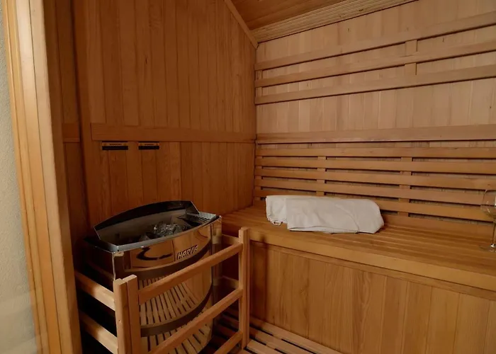 Giovanna Con Terrazza Panoramica, Jacuzzi E Sauna Nyaraló