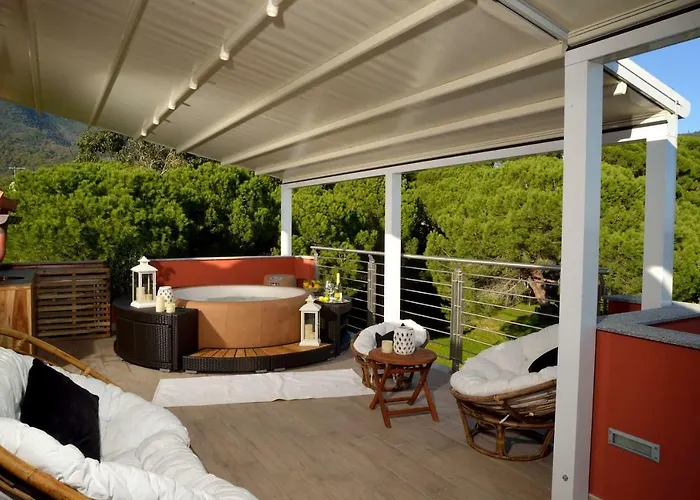 Giovanna Con Terrazza Panoramica, Jacuzzi E Sauna Nyaraló Loano