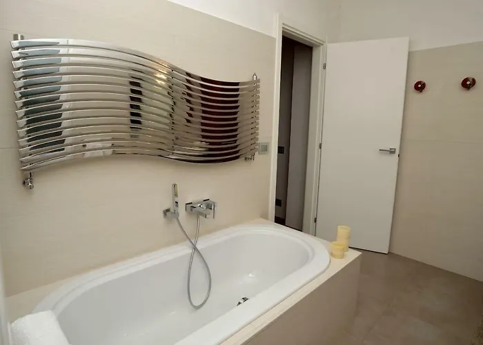 Giovanna Con Terrazza Panoramica, Jacuzzi E Sauna Loano