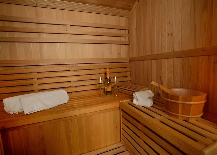 Giovanna Con Terrazza Panoramica, Jacuzzi E Sauna Nyaraló Loano